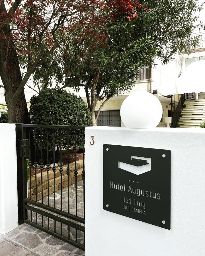 Hotel Augustus Милано Мартима Екстериор снимка