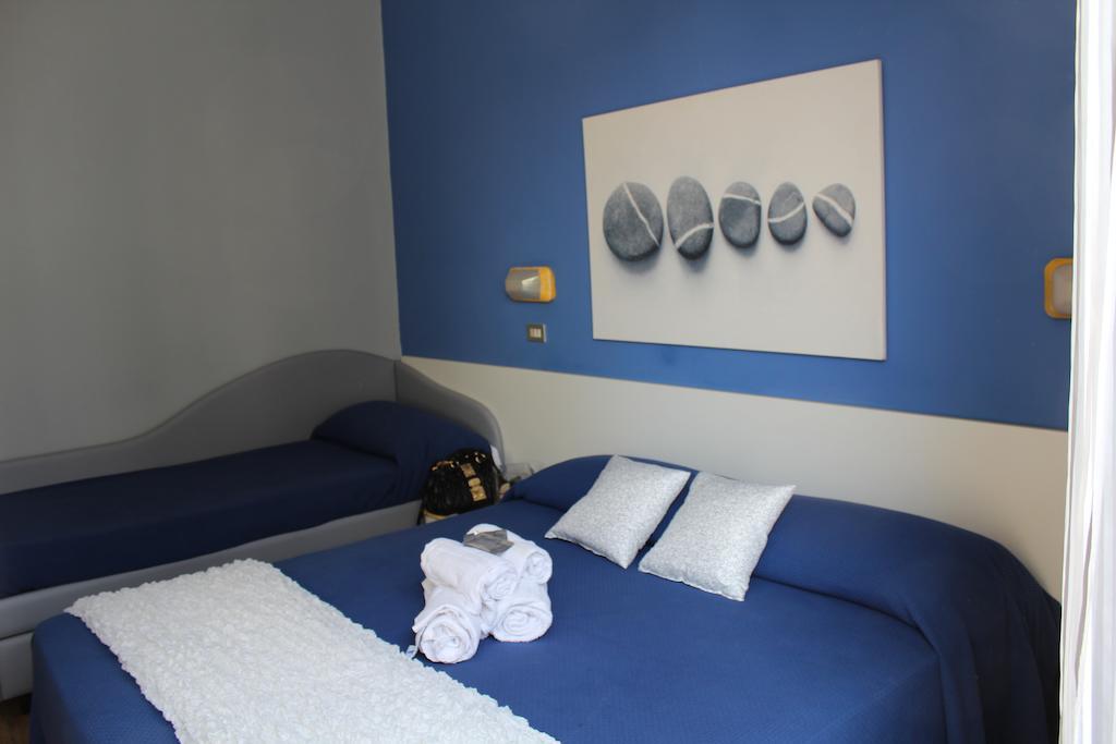 Hotel Augustus Милано Мартима Стая снимка