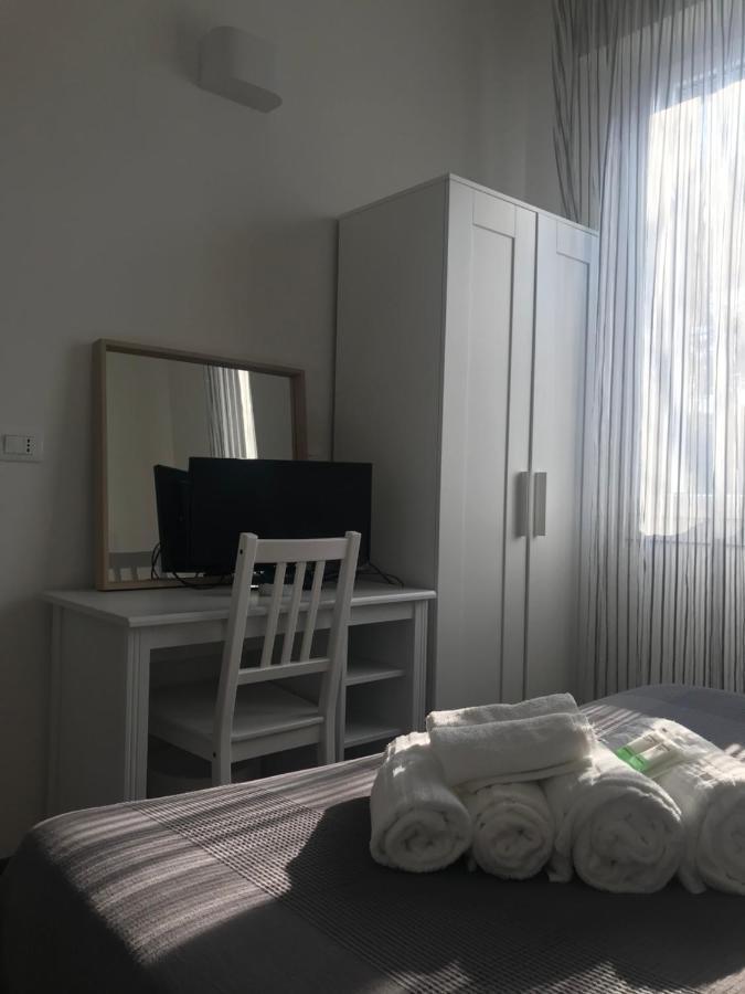 Hotel Augustus Милано Мартима Екстериор снимка