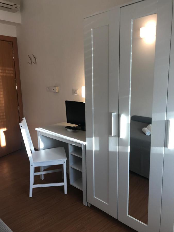 Hotel Augustus Милано Мартима Екстериор снимка