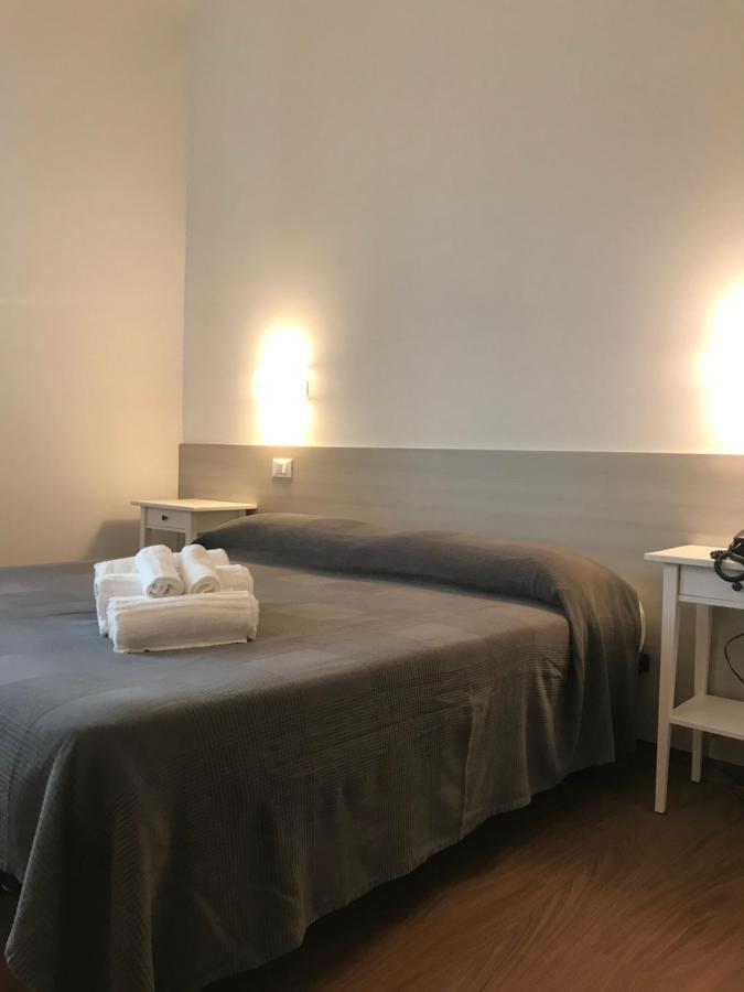 Hotel Augustus Милано Мартима Екстериор снимка