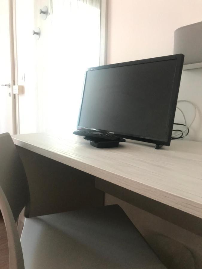 Hotel Augustus Милано Мартима Екстериор снимка
